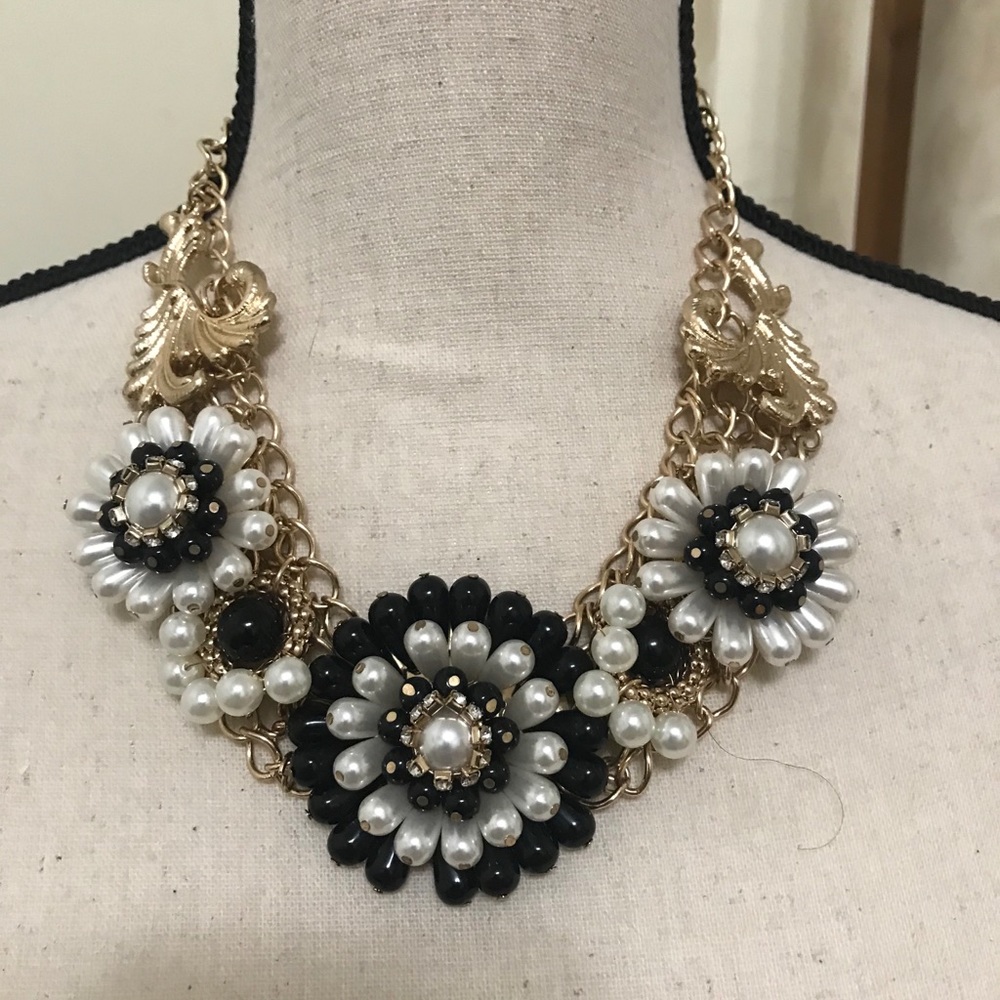 NWOT Beautiful custom jewelry necklace